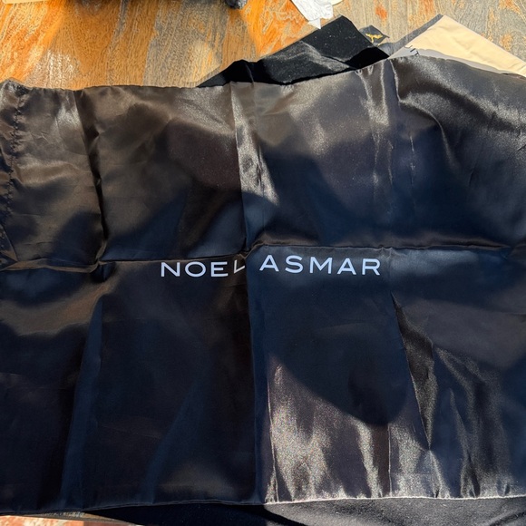 8 Assorted Dust Bags Collection - Picture 2 of 10